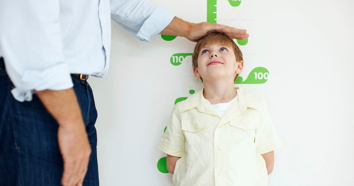 when do men or boys stop growing in height naturally