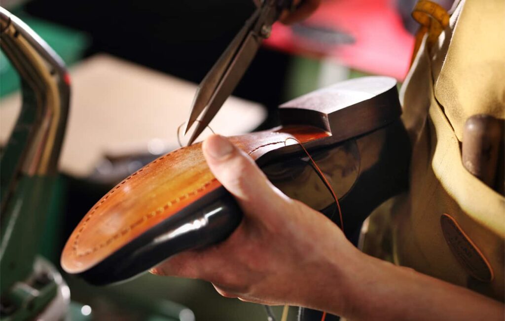 Guía: cuándo reparar zapatos con alzas y cuándo comprar nuevos