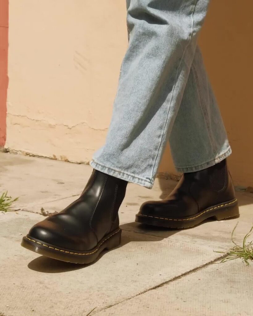 Botas Chelsea de Cuero con Costuras Amarillas 7 CM / 2.76 Pulgadas