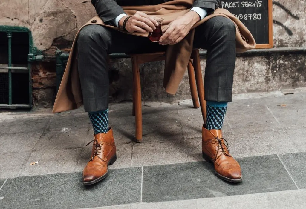 Cómo los zapatos con alzas pueden aliviar problemas comunes en los pies