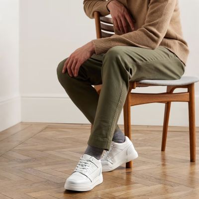 Tacones altos para hombres casuales - zapatos de cuero blanco con aumento de altura de 8 cm