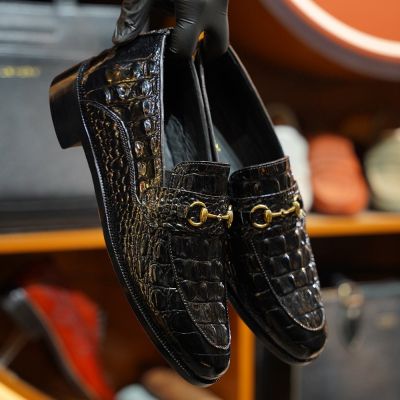 CMR CHAMARIPA Zapatos para aumentar la altura hombre | Mocasines negros sin cordones con textura de cocodrilo 5 CM