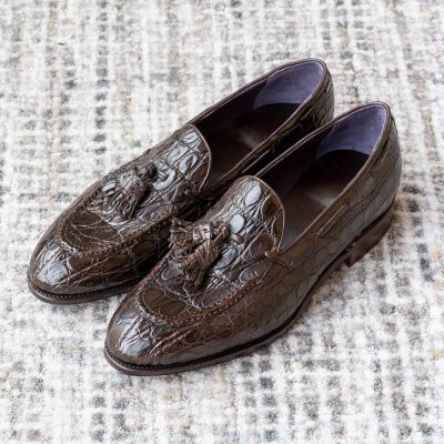 Zapatos alzas hombre - Mocasines con borlas de cocodrilo marrón hechos a mano de 6cm