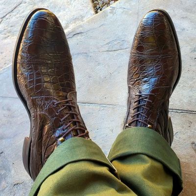 Botas con alzas hombre - Botines con puntera de piel de cocodrilo en color marrón oscuro 7cm
