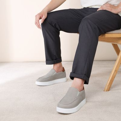 CMR CHAMARIPA Zapatos con alzas para hombre | Mocasines de cuero nubuck gris sin cordones 7 cm