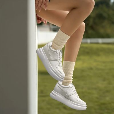 CMR CHAMARIPA Zapatos con alzas para mujer | Zapatillas de plataforma de piel color blanco roto 8CM