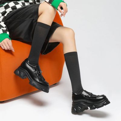 Zapatos con alza para mujer CMR CHAMARIPA - Mocasines negros de cuero suave con borlas, 9 cm / 3,54 pulgadas de altura.