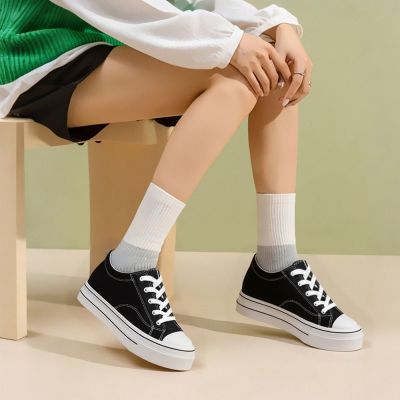 Zapatos para mujer que aumentan la estatura de la marca CMR CHAMARIPA - Zapatos casuales de lona negra para uso diario, 7 cm / 2,76 pulgadas de altura.
