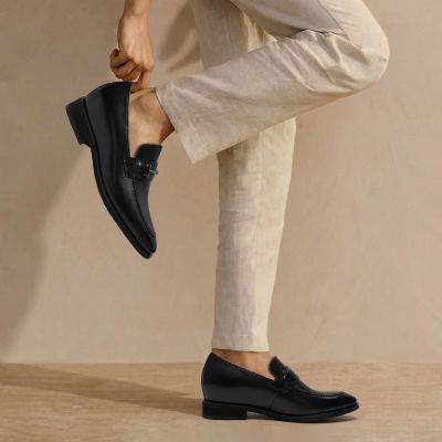 CMR CHAMARIPA Mocasines con alzas para hombre | Zapatos slip-on de cuero negro con hebilla metálica 7 cm